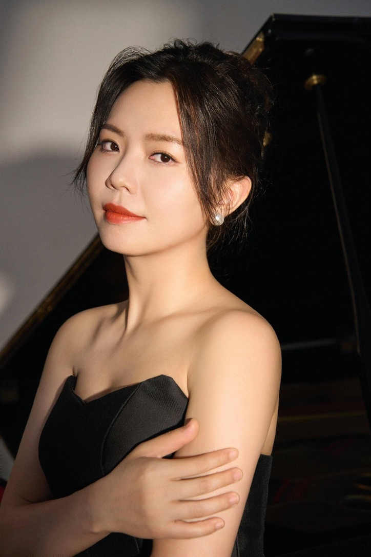 Yuanyuan Liu beside a piano